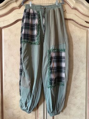 POL Sage Green Plaid Patchwork with Lace Sweatpants size Small